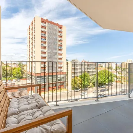 Guestready - Modern Retreat With Balcony Views *