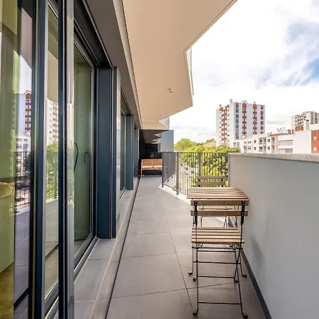 Appartamento Guestready - Modern Retreat With Balcony Views *