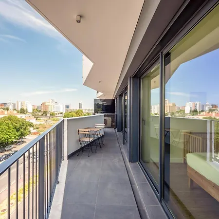 Appartamento Guestready - Modern Retreat With Balcony Views *