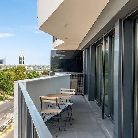 Appartamento Guestready - Modern Retreat With Balcony Views *
