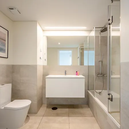 Guestready - Modern Retreat With Balcony Views Appartamento *