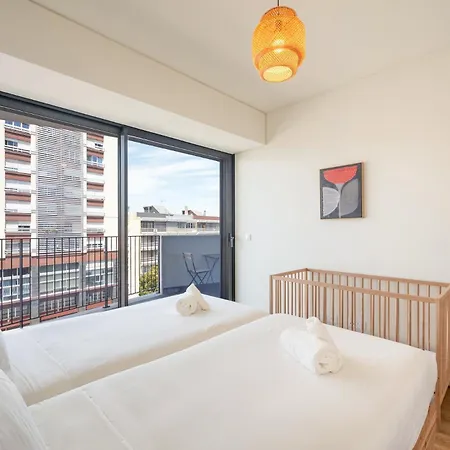 Guestready - Modern Retreat With Balcony Views Appartamento