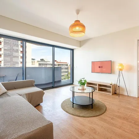 Guestready - Modern Retreat With Balcony Views Lisbona