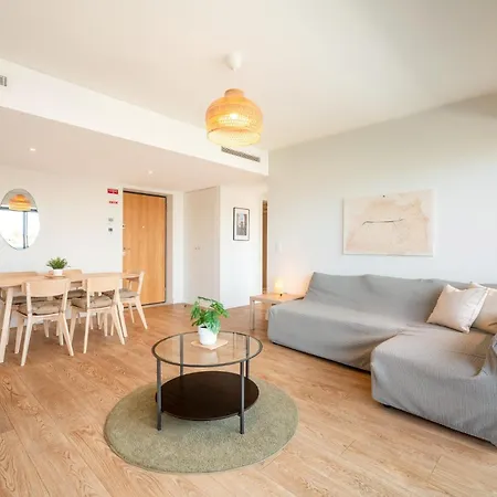Appartamento Guestready - Modern Retreat With Balcony Views *